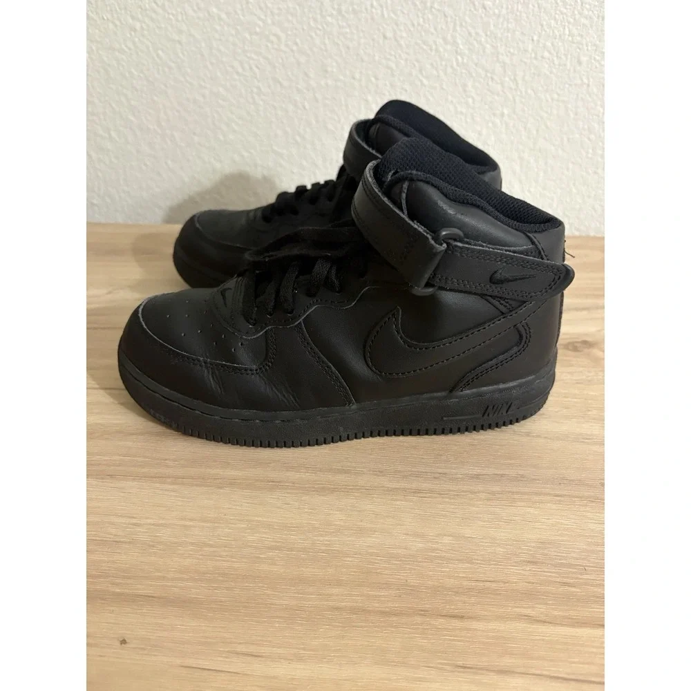 Nike Court Borough Mid 2 Unisex Kids Black Mid Top Sneakers Size 2.5 Y